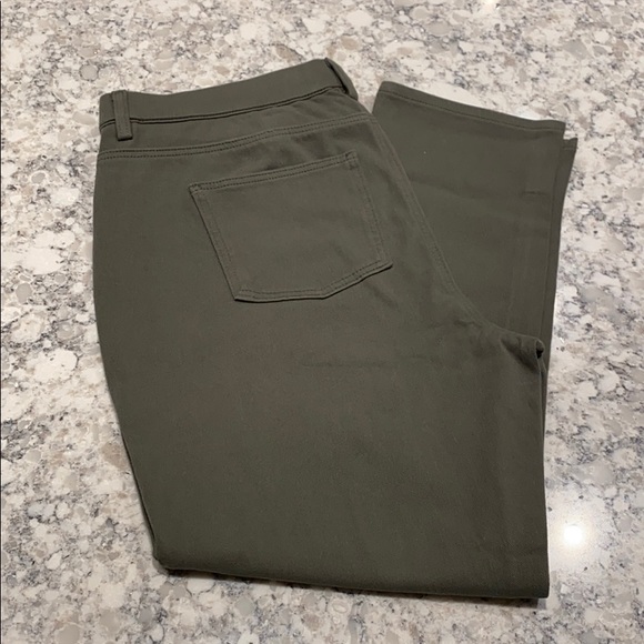 Uniqlo Pants - Uniqlo Women’s Cropped Leggings Pants - XL - Olive
